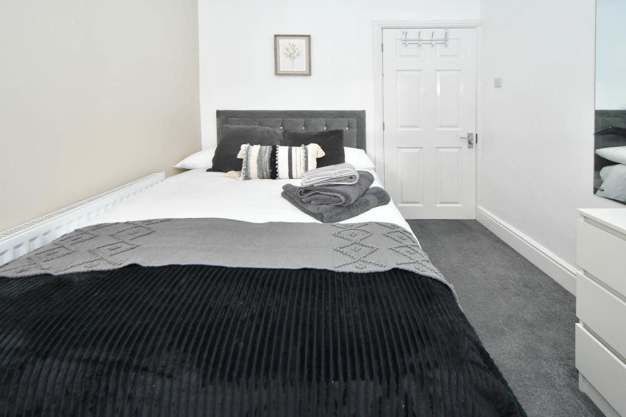 Find A Spacious And Stylish Escape In The City Centre At Sturgess House, Perfect For Longer Stays! Stoke-on-Trent Exterior foto