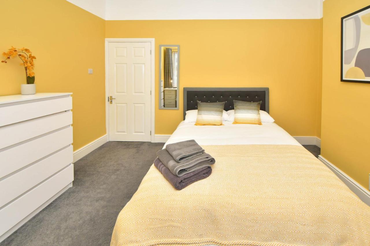 Find A Spacious And Stylish Escape In The City Centre At Sturgess House, Perfect For Longer Stays! Stoke-on-Trent Exterior foto