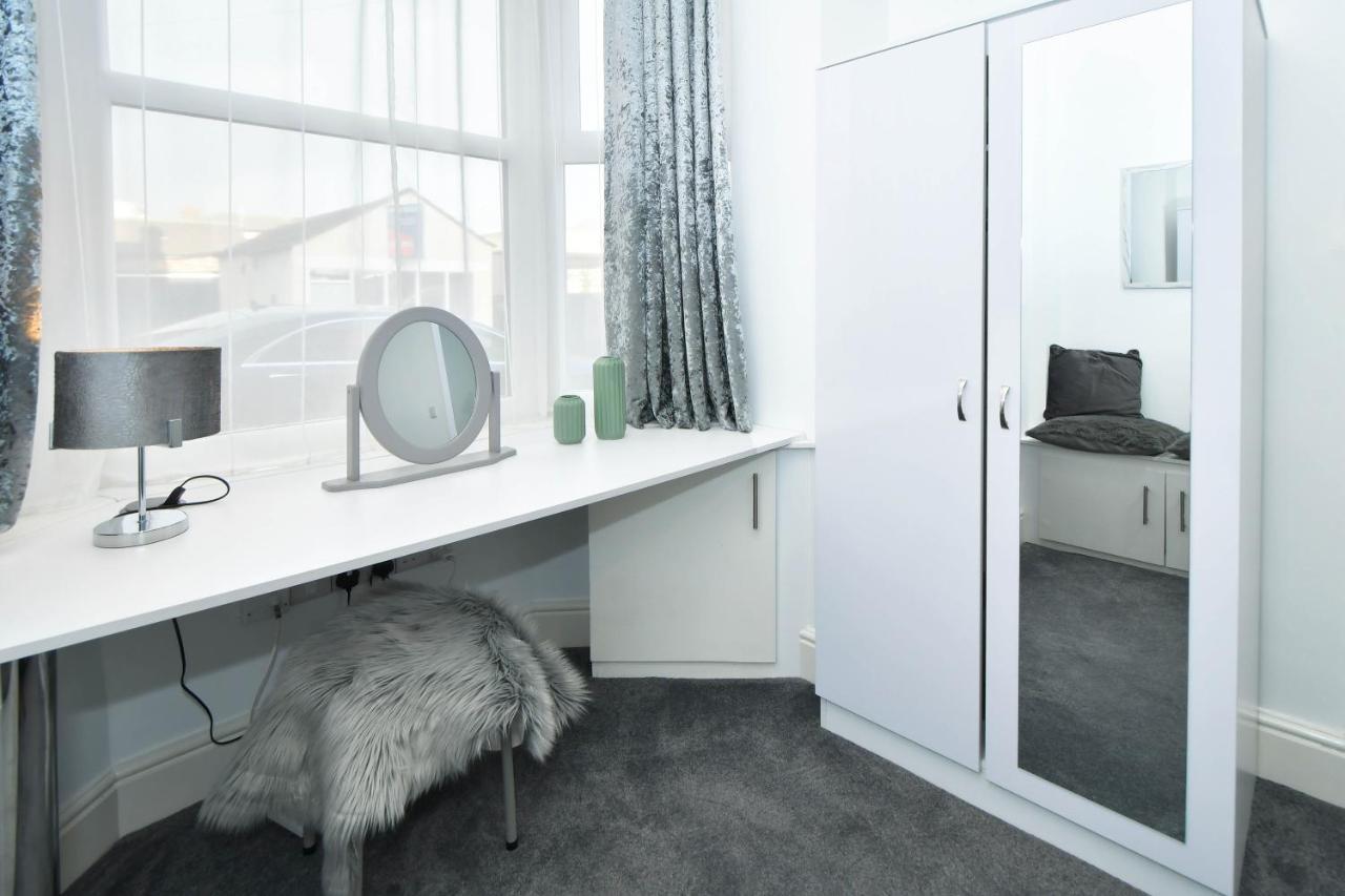 Find A Spacious And Stylish Escape In The City Centre At Sturgess House, Perfect For Longer Stays! Stoke-on-Trent Exterior foto