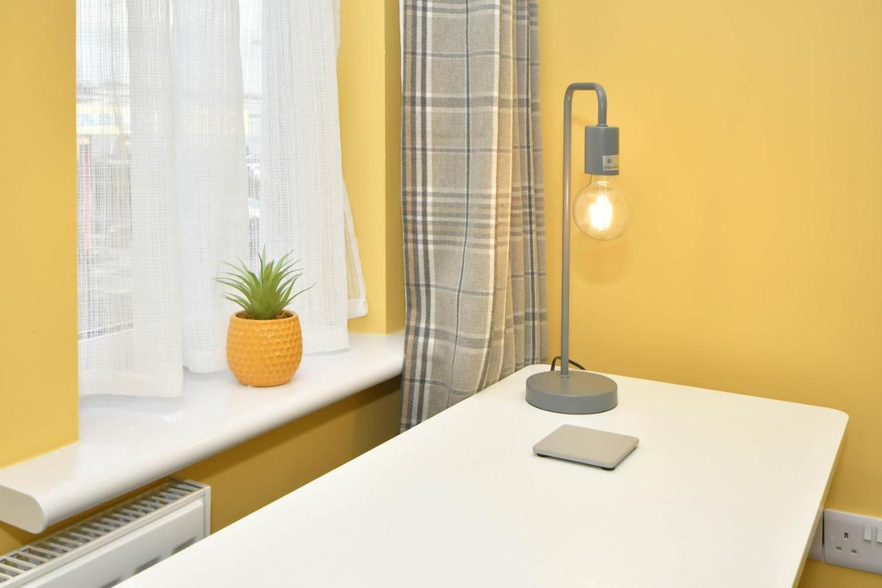 Find A Spacious And Stylish Escape In The City Centre At Sturgess House, Perfect For Longer Stays! Stoke-on-Trent Exterior foto