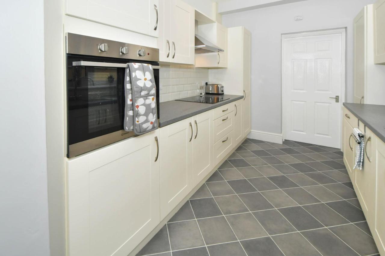 Find A Spacious And Stylish Escape In The City Centre At Sturgess House, Perfect For Longer Stays! Stoke-on-Trent Exterior foto