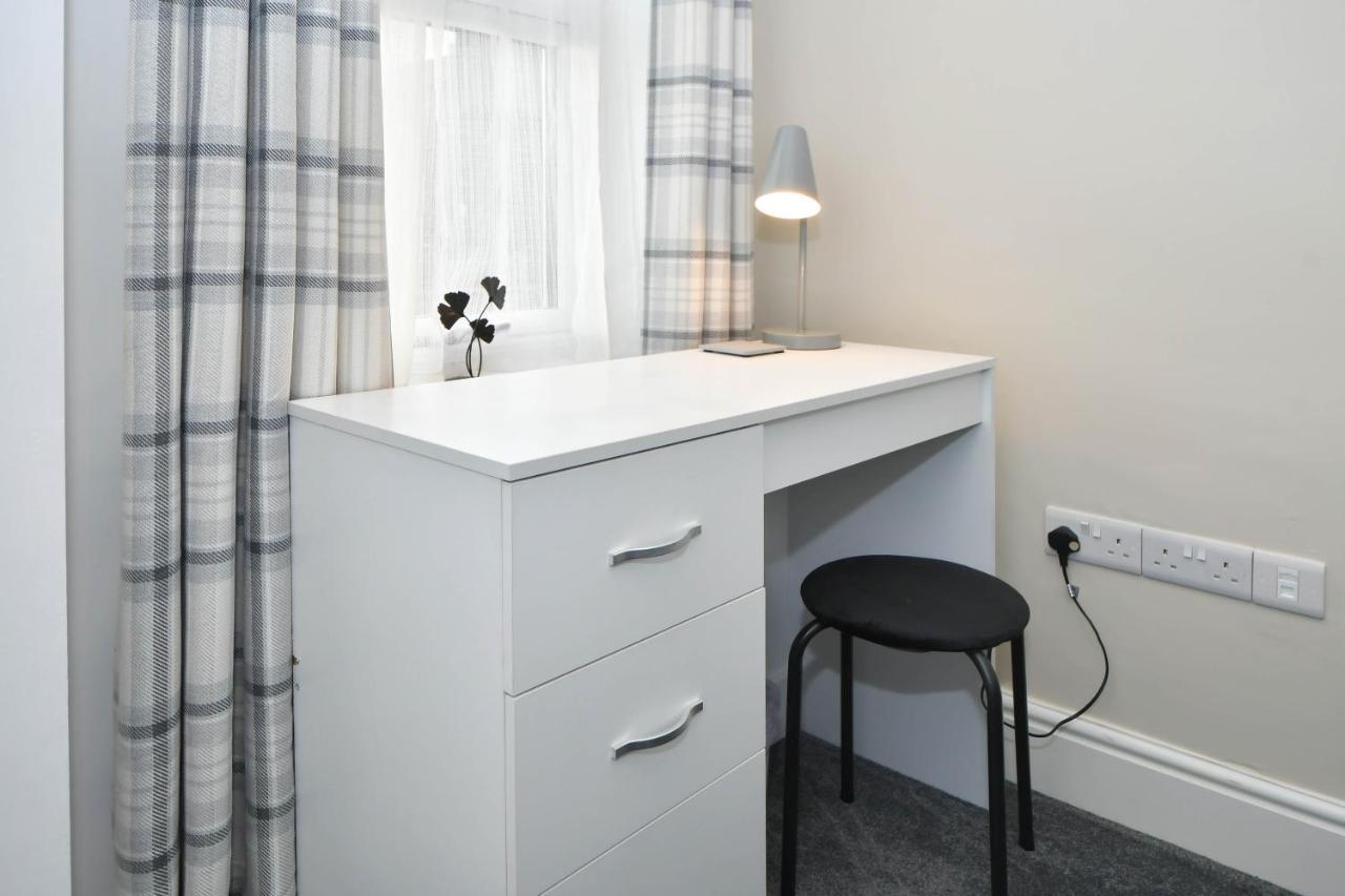 Find A Spacious And Stylish Escape In The City Centre At Sturgess House, Perfect For Longer Stays! Stoke-on-Trent Exterior foto